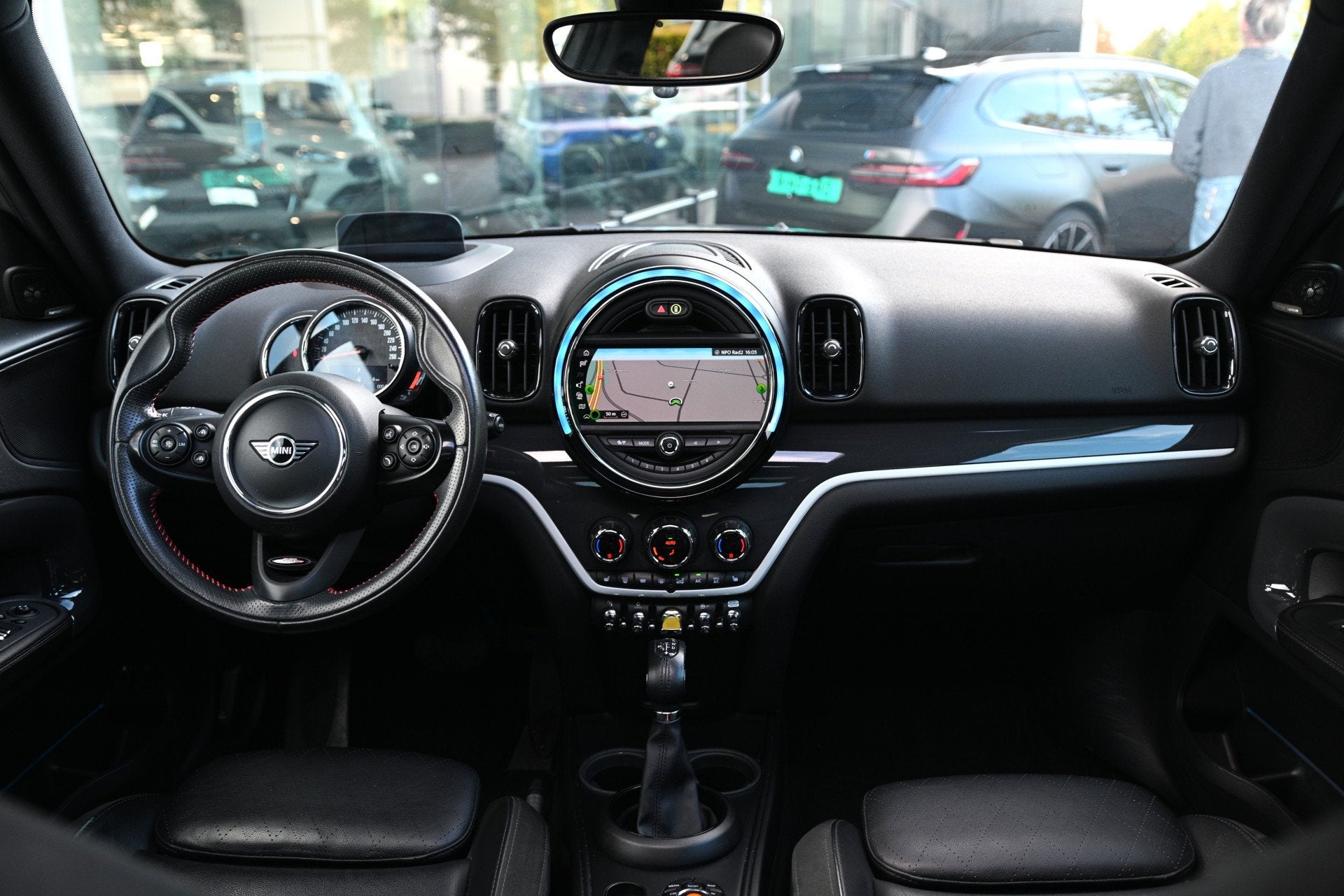 MINI Countryman Cooper S E ALL4 Automaat / Panoramadak / Com, Auto's, Dealer onderhouden, Gebruikt, Met garantie (alle), Leder