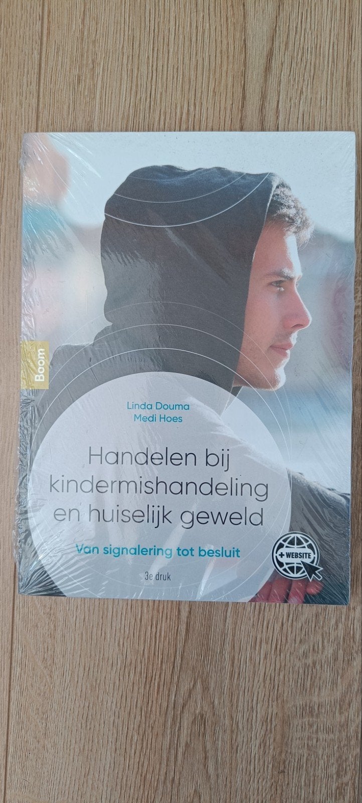 Handelen bij kindermishandeling en huiselijk geweld, Boeken, Medi Hoes; Linda Douma, Ophalen of Verzenden, Zo goed als nieuw, Nederlands