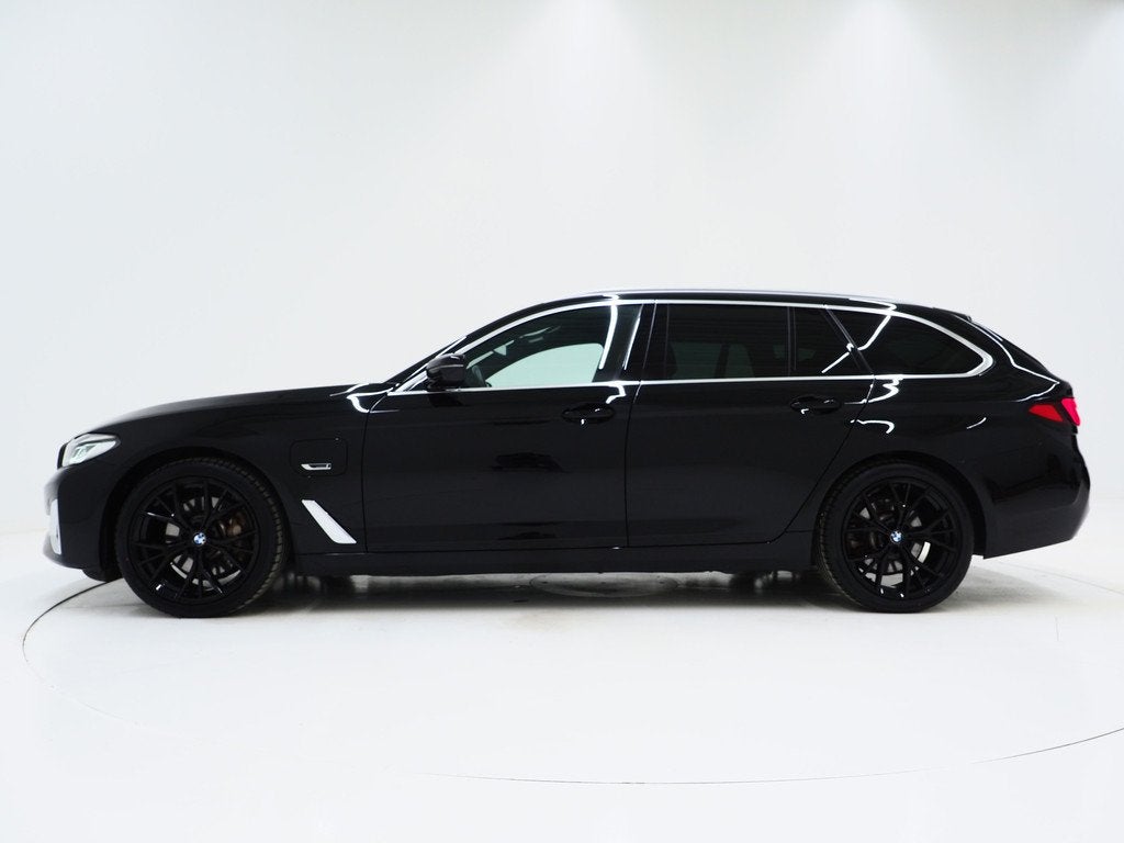 BMW 5 Serie Touring 530e | LED Grille | Leder | Harman/Kardo, Auto's, BMW, 1998 cc, Achterwielaandrijving, Gebruikt, Zwart