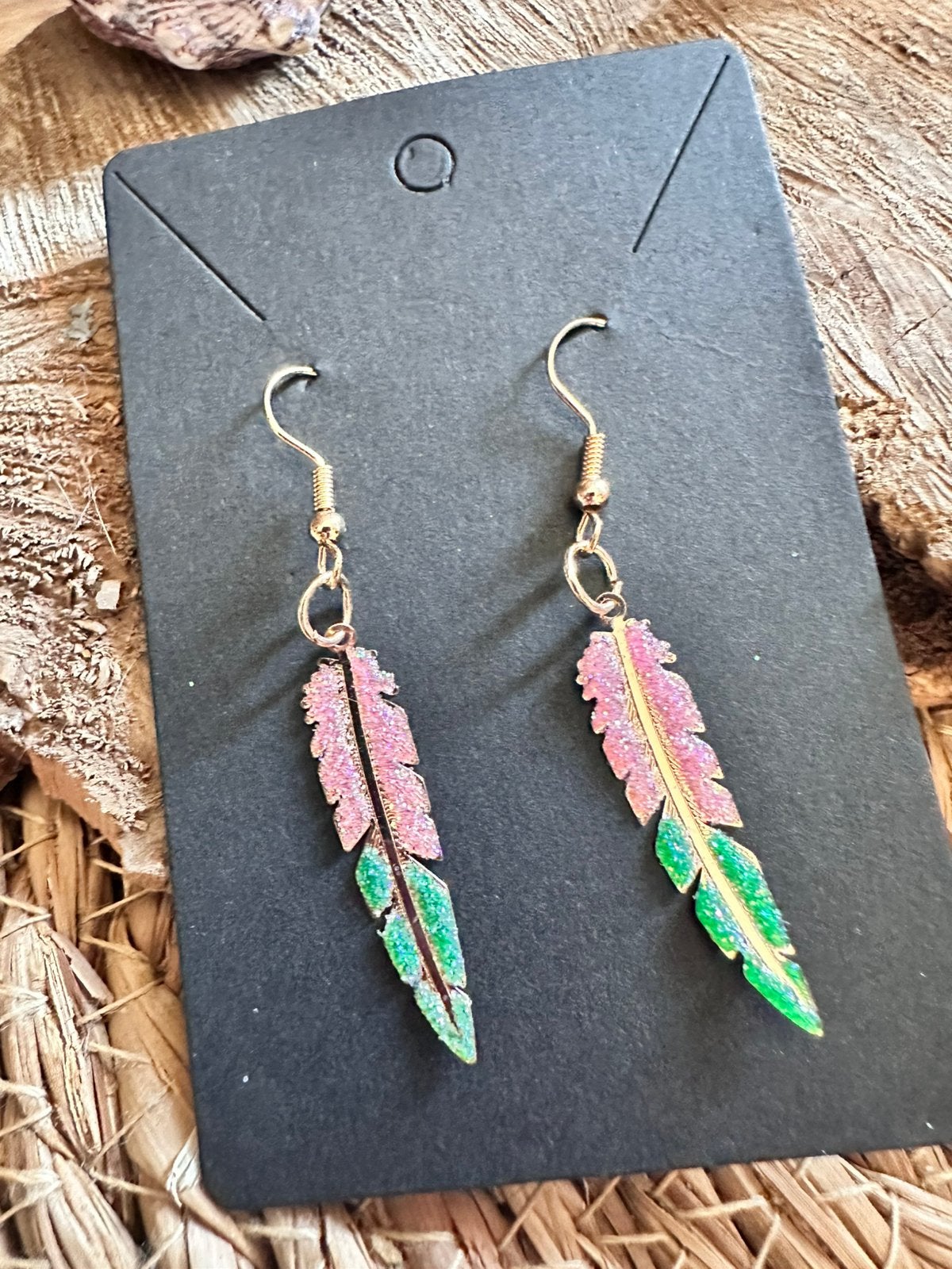 Boho oorbellen / veren / roze - groen / nieuw, Ophalen of Verzenden, Nieuw, Overige materialen