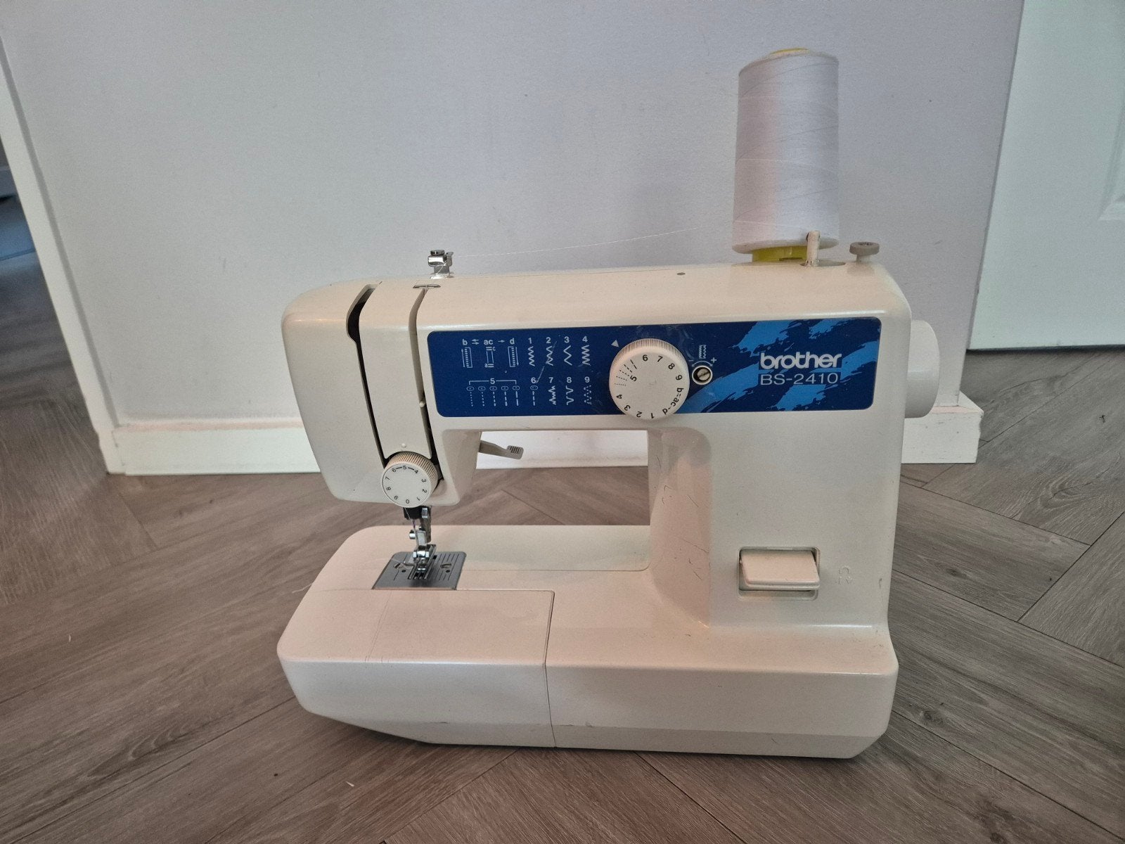Brother BS-2410 naaimachine, Hobby en Vrije tijd, Naaimachines en Toebehoren, Ophalen, Gebruikt, Naaimachine, Brother