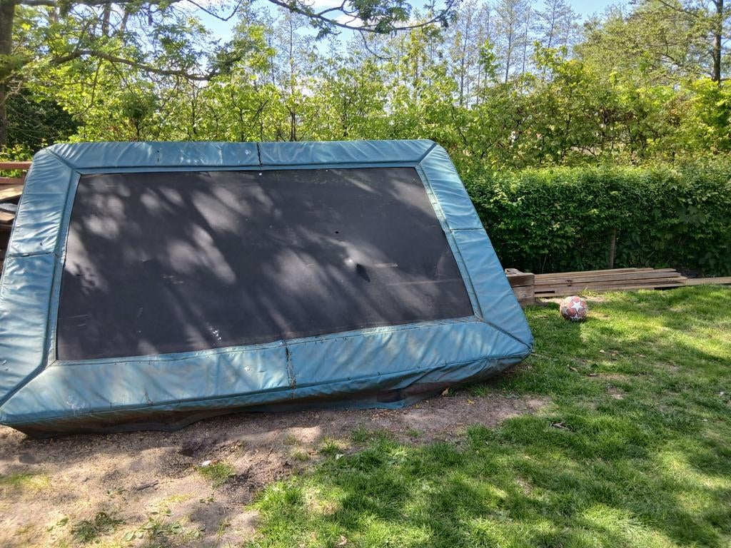 Salta Inground Trampoline 210x310 - Mist wat veren, Ophalen, Gebruikt