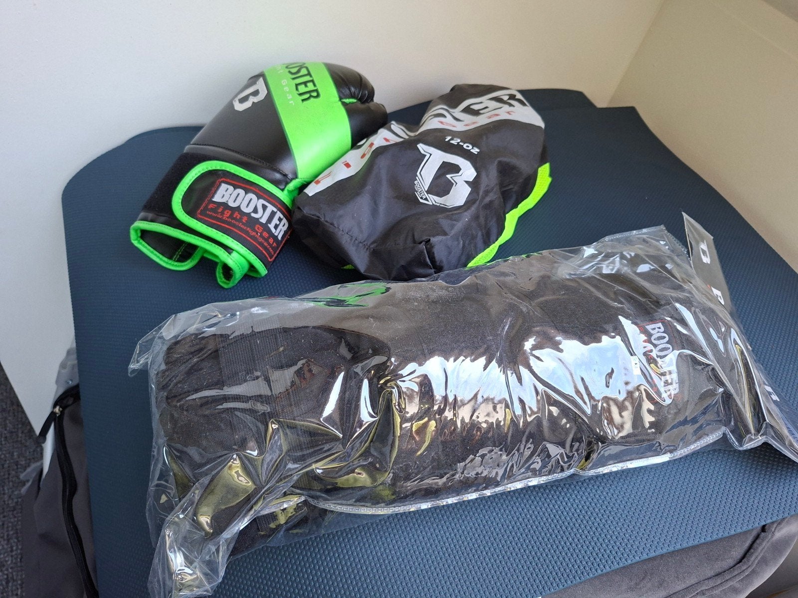 Booster Boksset: Handschoenen, Bandages en Scheenbeschermers, Ophalen, Gebruikt, Bokshandschoenen