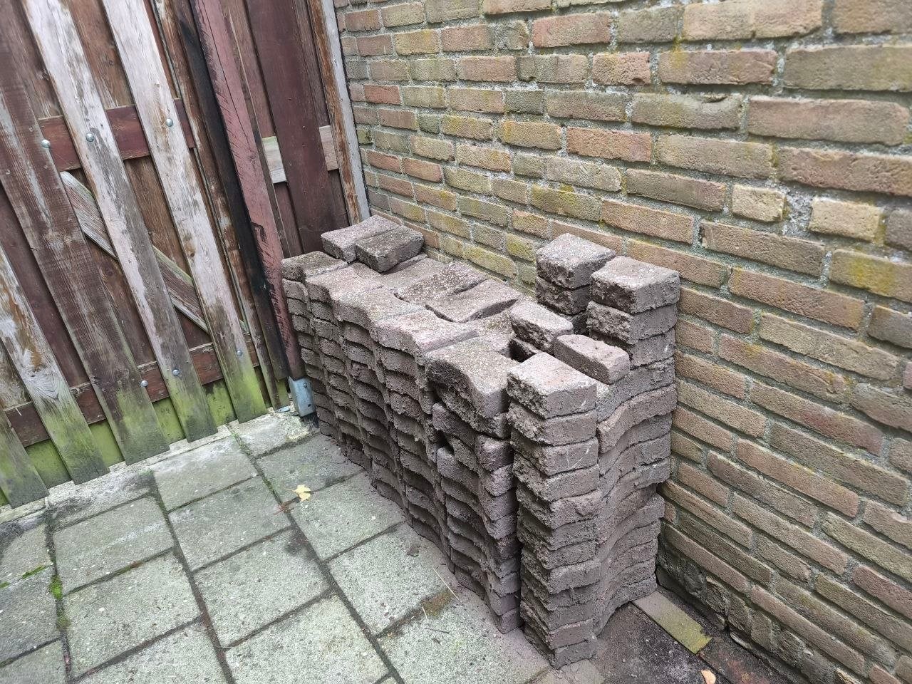 Gebruikte betonnen klinkers voor tuin of oprit gratis, Ophalen, Gebruikt, Klinkers, 5 tot 10 m²