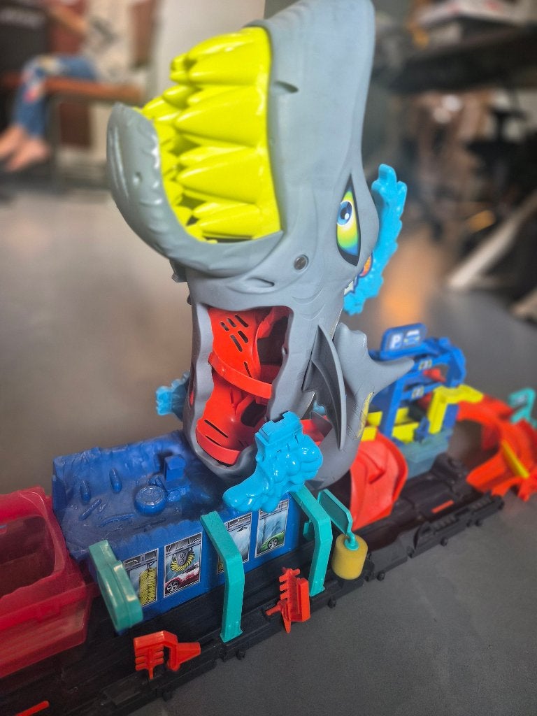 Hotwheels haaienaanval in de autowasserette, Racebaan, Ophalen of Verzenden, Zo goed als nieuw, Hot Wheels