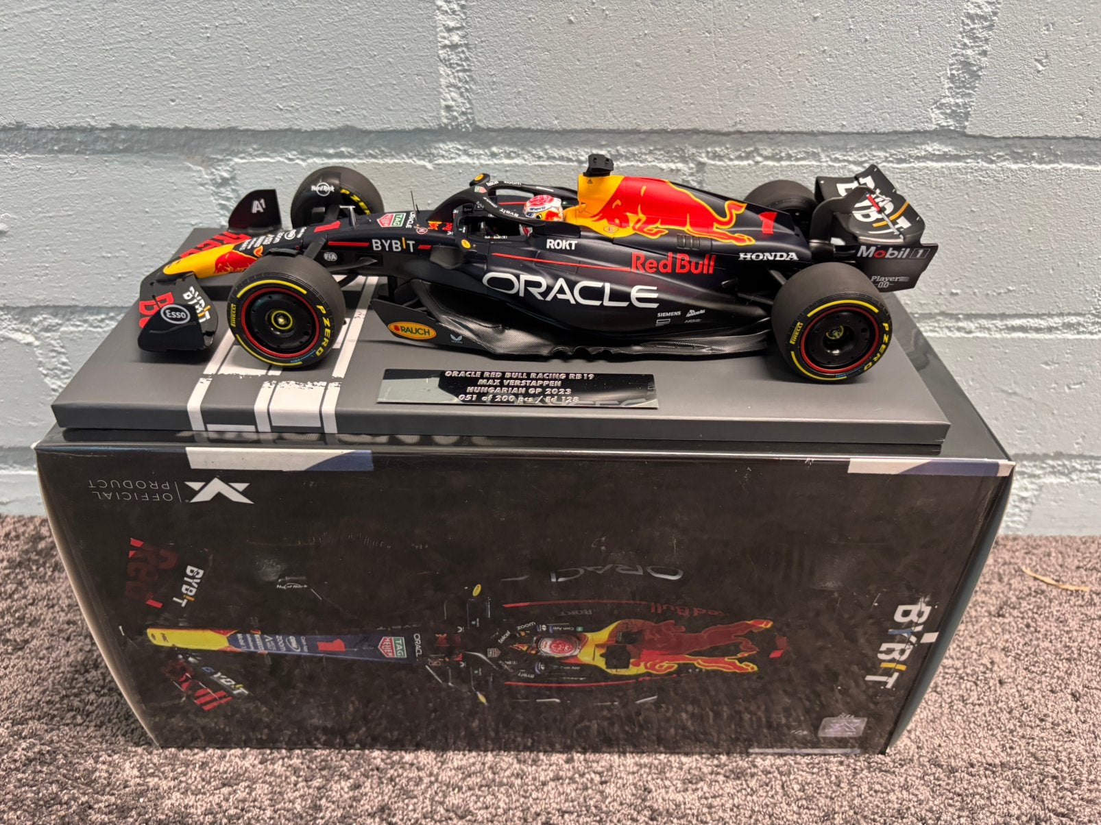 Max verstappen RB19 hongarije 2023 1:18 model, Ophalen of Verzenden, Zo goed als nieuw, Formule 1
