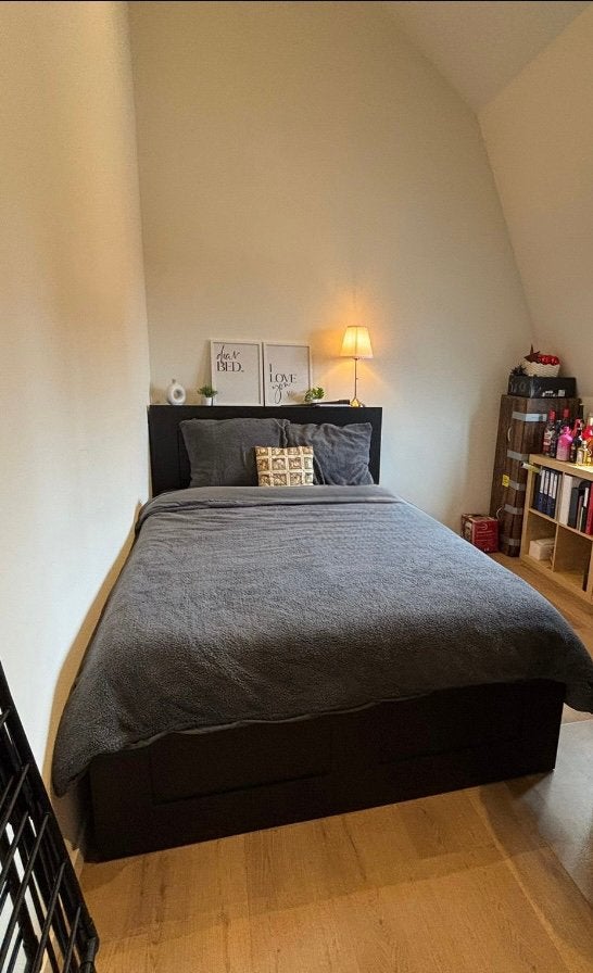 Bed met matras 140x200 cm + hoofdsteun, Ophalen, Zo goed als nieuw, Tweepersoons, 140 cm