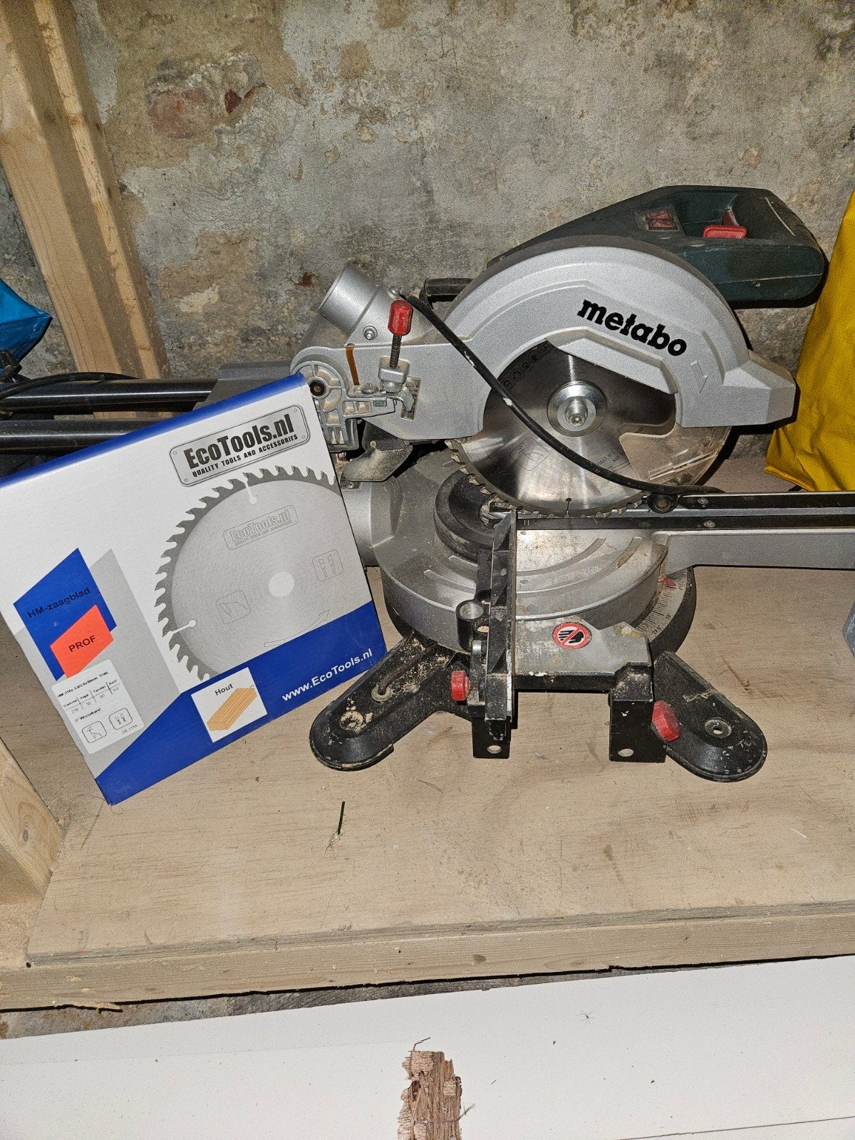 Metabo Afkortzaag + extra nieuw zaagblad, Doe-het-zelf en Verbouw, Gereedschap | Zaagmachines, Ophalen, Gebruikt, 70 mm of meer