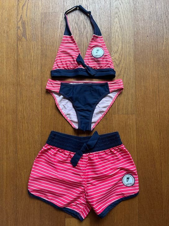 Bikini-set met bijpassende short, maat 152/158, merk Esprit., Bikiniset, Meisje, Ophalen of Verzenden, Zo goed als nieuw