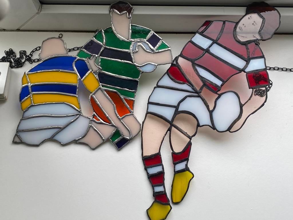 Glas-in-lood - raamdecoratie-sport -2 stuks, Doe-het-zelf en Verbouw, Glas en Ramen, Ophalen of Verzenden, Zo goed als nieuw, Minder dan 80 cm