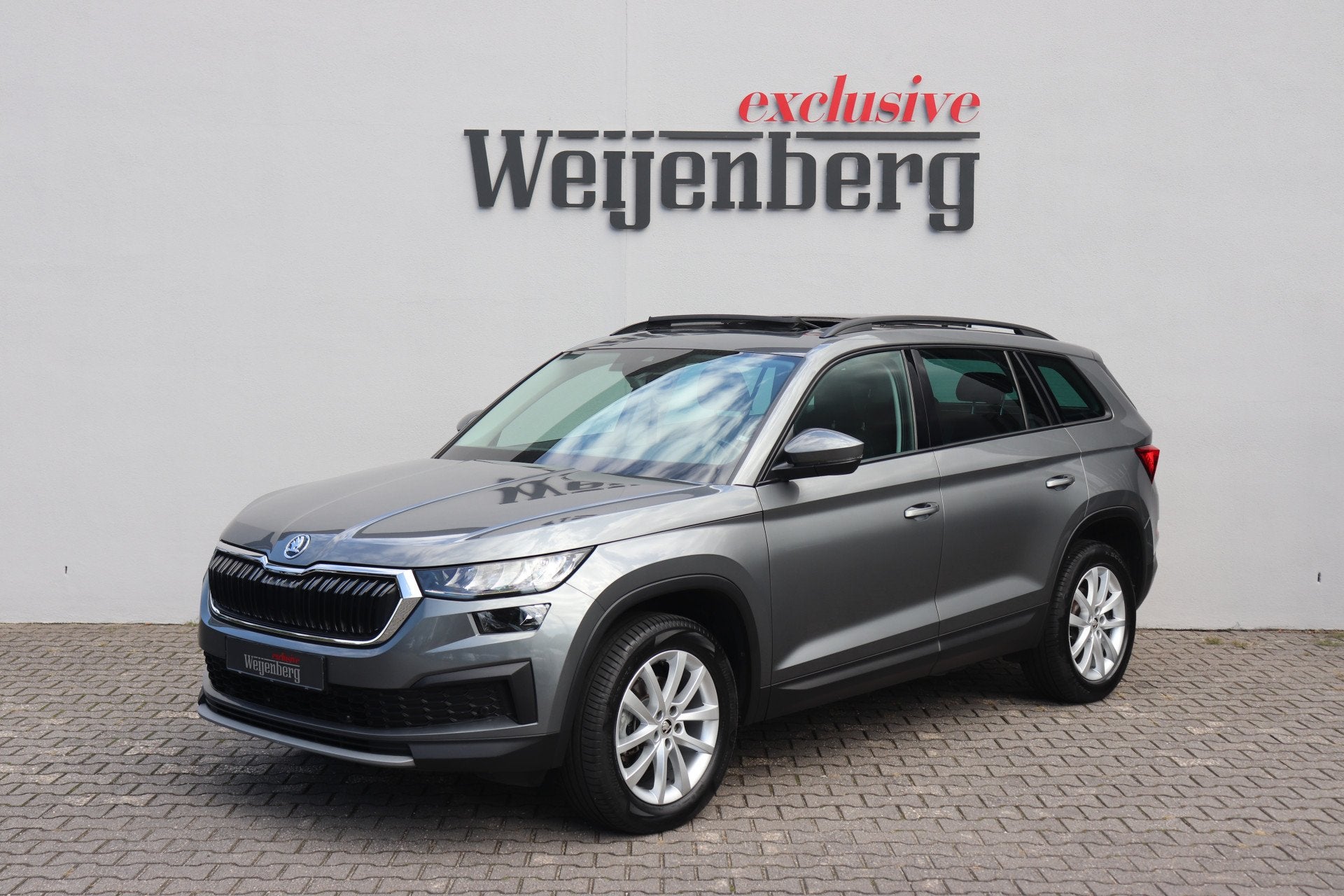 Skoda Kodiaq 1.5 TSI Pano Trekhaak ACC (bj 2023, automaat), Auto's, 12 maanden, Stof, 4 cilinders, Bedrijf