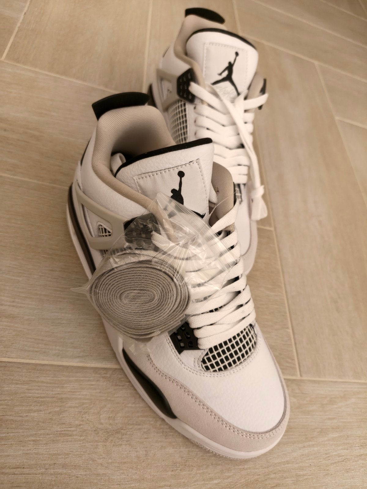 Air Jordan 4 Retro Military Maat 41 Zwart Wit Nieuw, Kleding | Heren, Schoenen, Ophalen of Verzenden, Nieuw, Wit