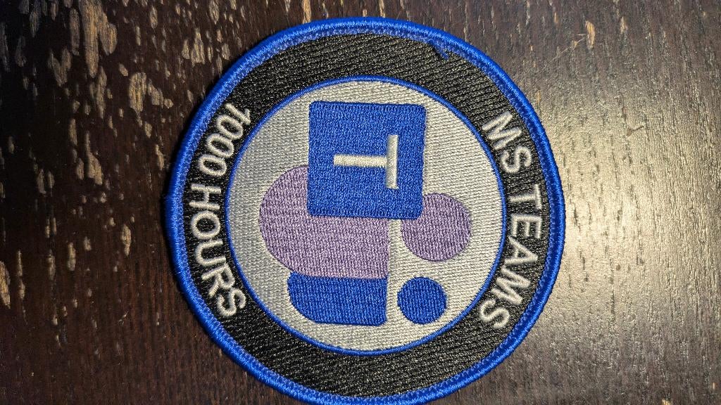 Badge 1000 hours MS Teams, Verzenden, Overige soorten, Nederland, Embleem of Badge