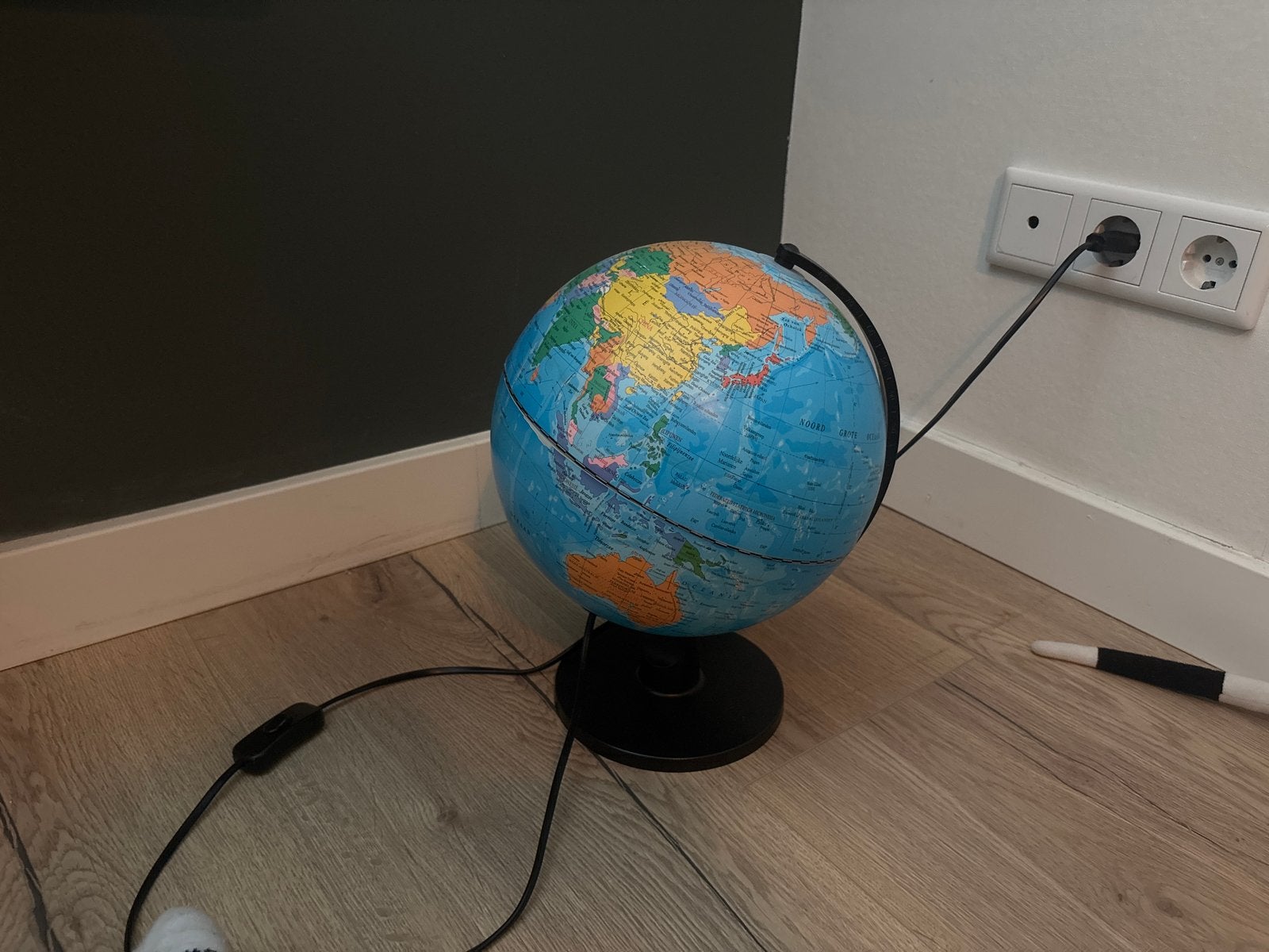 Verlichte Wereldbol - Decoratieve Lamp, Ophalen, Gebruikt, Meerkleurig, Kunststof