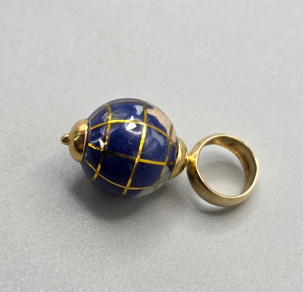 Vintage gouden 18 karaat wereldbol hanger. Nr: 43, Overige voorstellingen, Blauw, Ophalen of Verzenden, Zo goed als nieuw