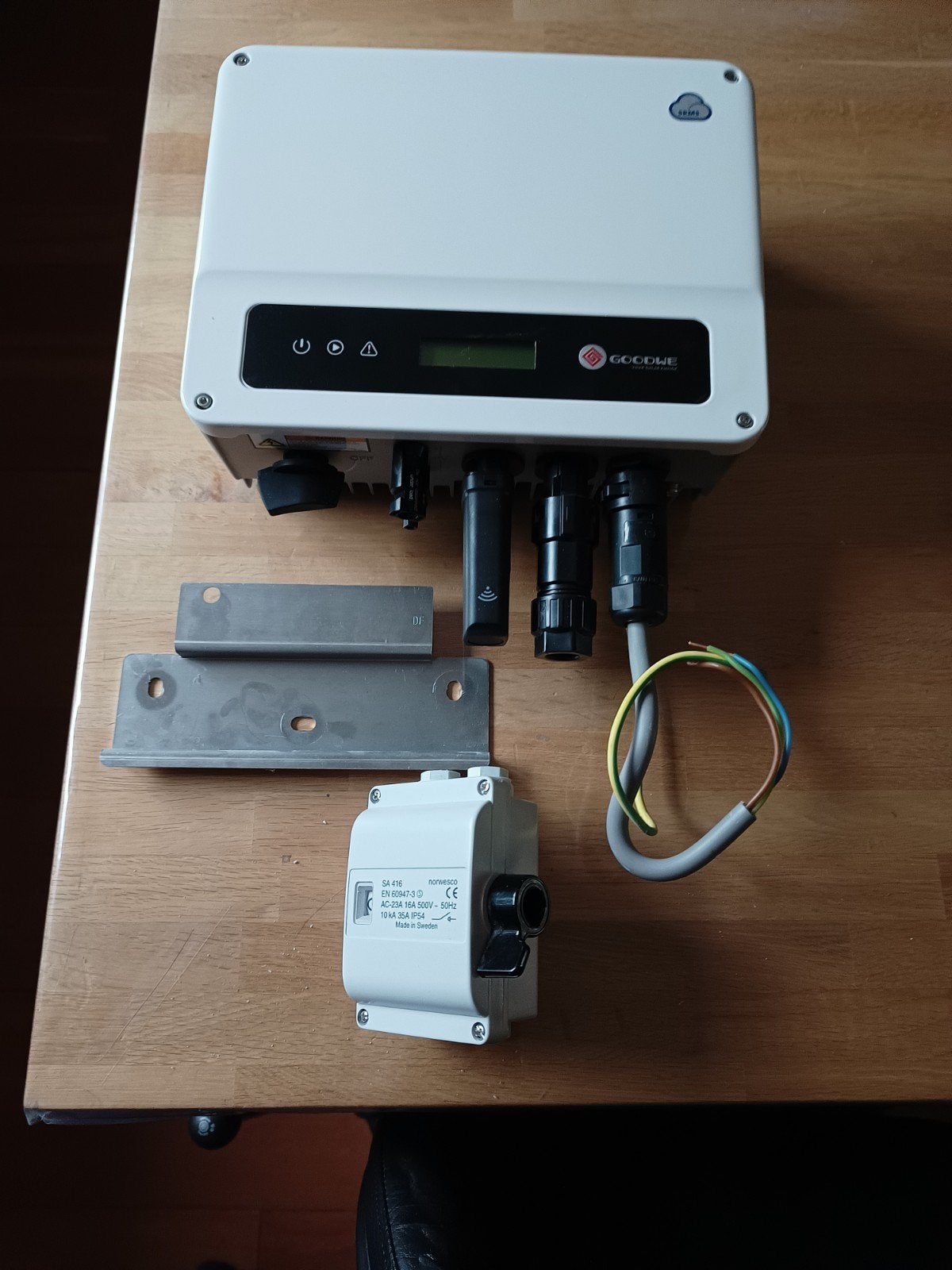 GoodWe GW2500-XS Omvormer voor pv panelen met werkschakelaar, Ophalen of Verzenden, Gebruikt