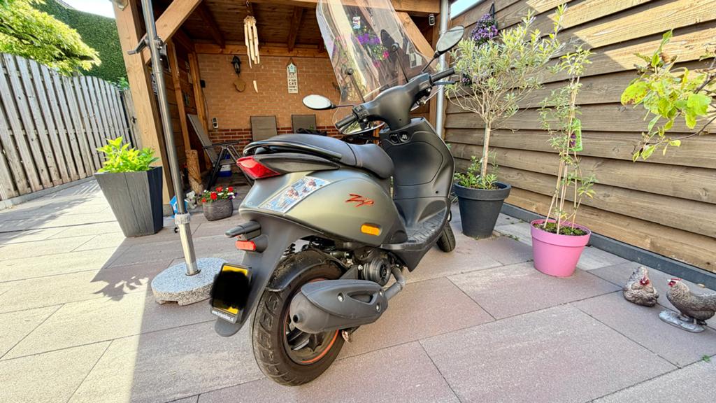 Poaggio Zip 45 km, Fietsen en Brommers, Minibikes, Midibikes en Pitbikes, Ophalen, Zo goed als nieuw, Overige typen