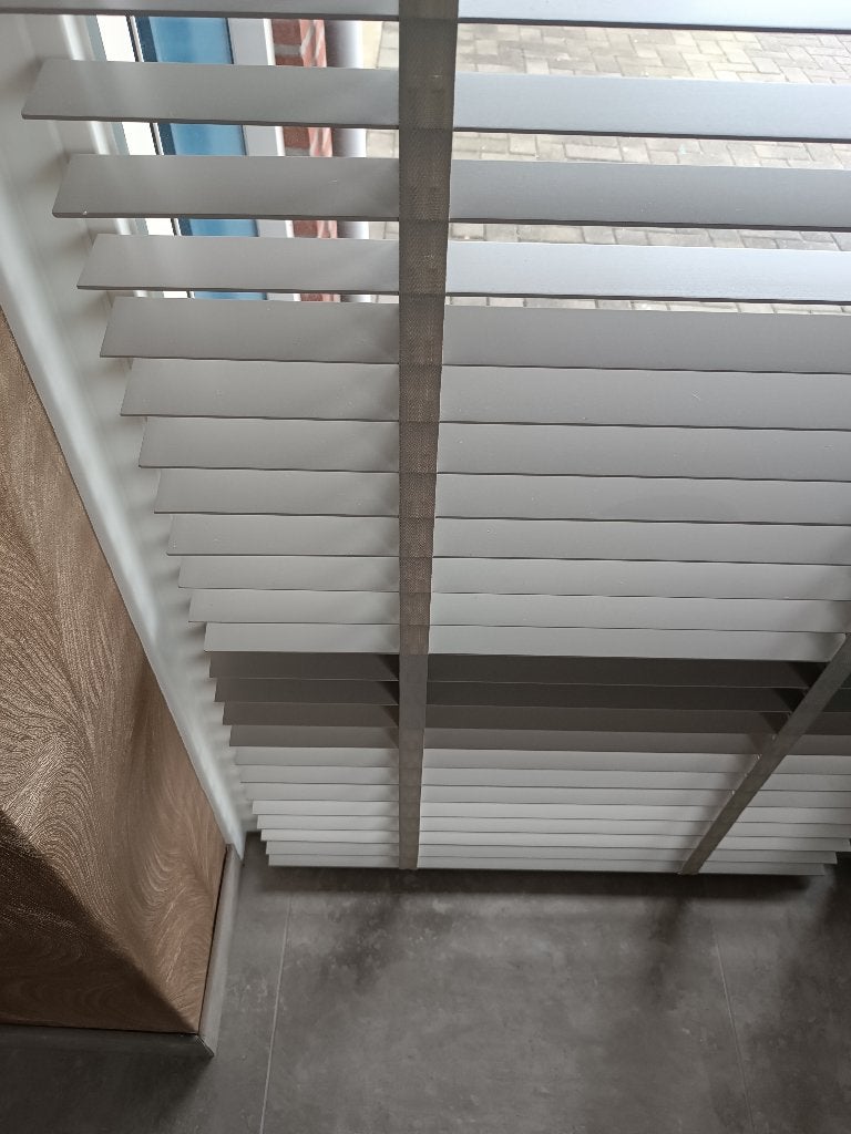 Houten jaloezie 50 mm leem (kleurnr. 945) 60x130 cm (bxh), Huis en Inrichting, Ophalen, Nieuw