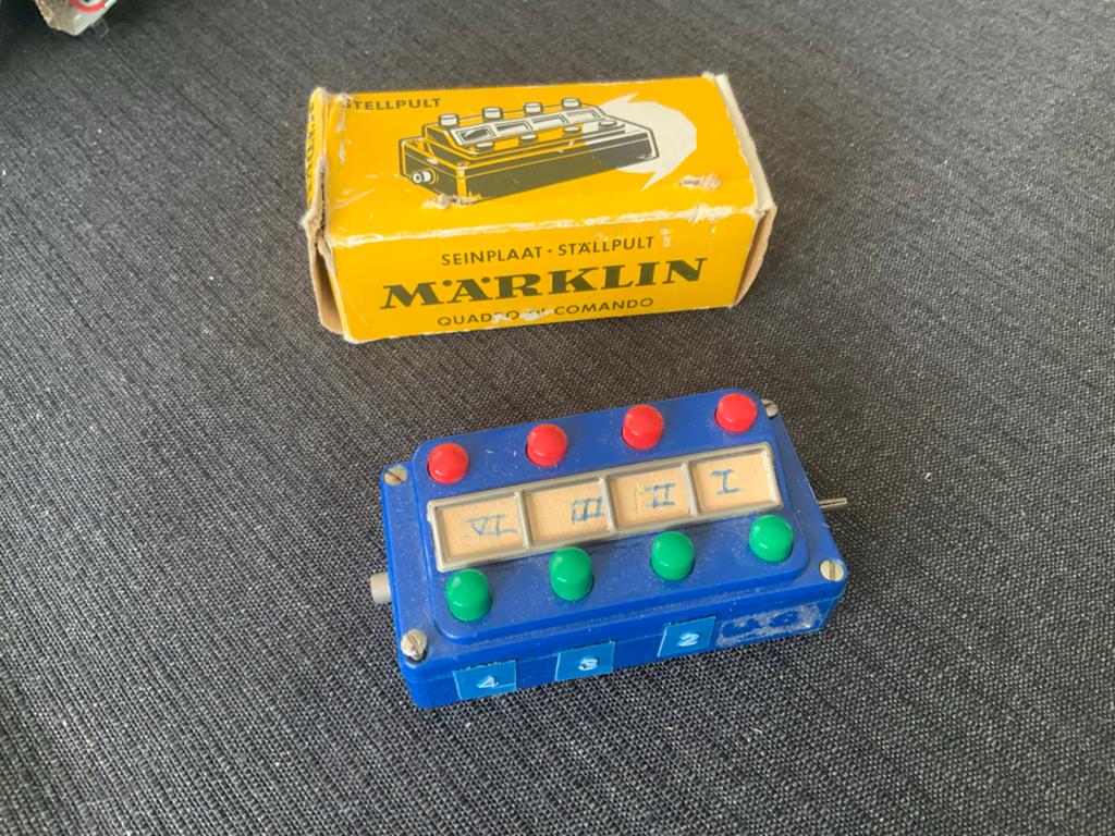 Märklin 7072 Seinplaat Stellpult (2 stuks) in OVP, Wisselstroom, Gebruikt, Overige typen, Ophalen of Verzenden