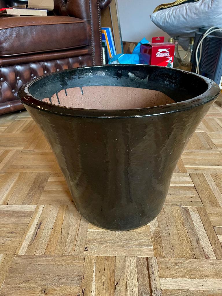 Planten pot – Zwart / Terracotta, Ophalen, 40 cm of meer, Rond, Zo goed als nieuw