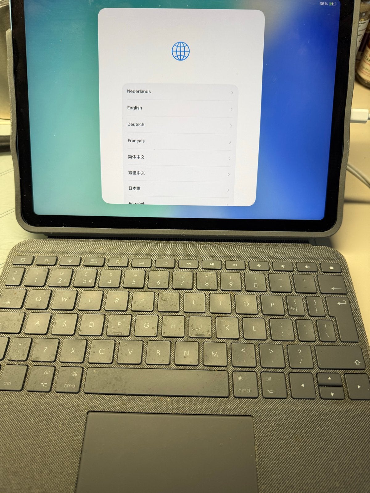 Goed werkende iPad Air met hoes, toetsenbord en Apple Pen, Computers en Software, Apple iPads, Ophalen of Verzenden, Zo goed als nieuw