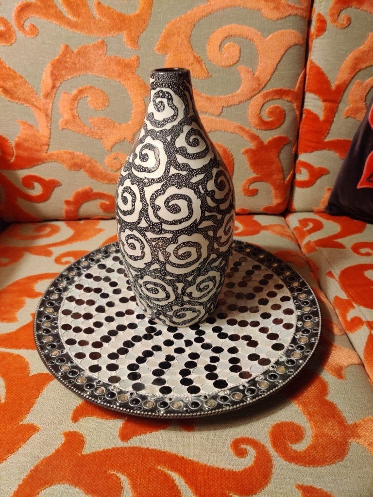 Zwart-witte Fair Trade vaas 26 cm + mozaïek schotel 32 cm, Ophalen, Handgemaakt, Zwart