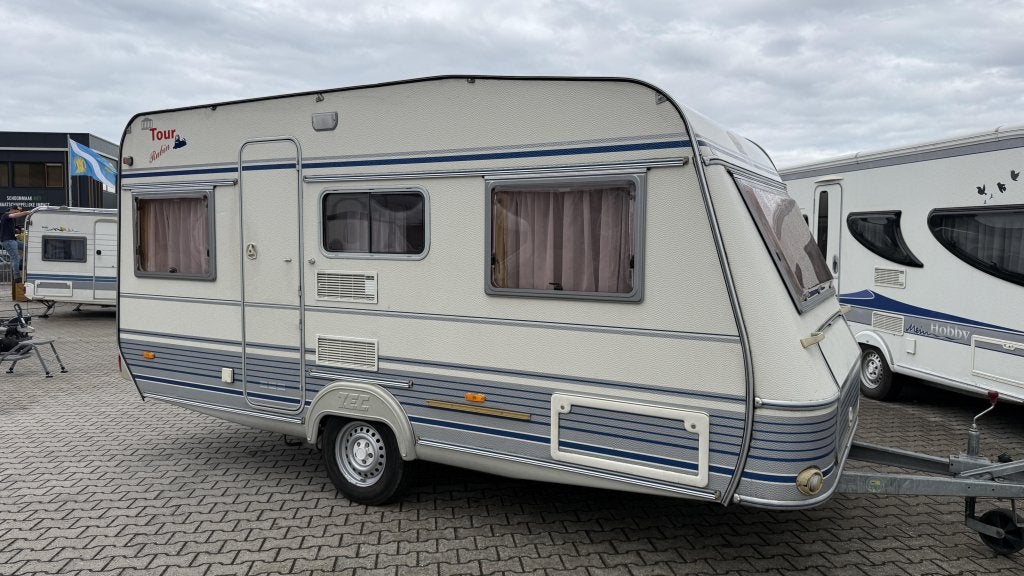 TEC Tour Rubin 450 K bouwjaar 2000 met voortent en luifel, Caravans en Kamperen, Standaardzit, T.E.C., Schokbreker, Bedrijf