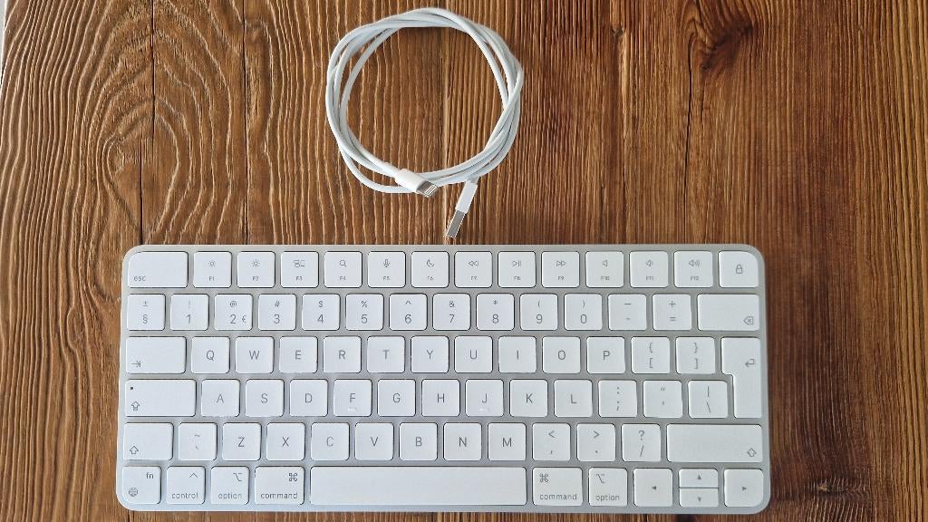 Apple Magic Keyboard Origineel Toetsenbord Model A2450, Multimediatoetsen, Ophalen of Verzenden, Zo goed als nieuw, Draadloos