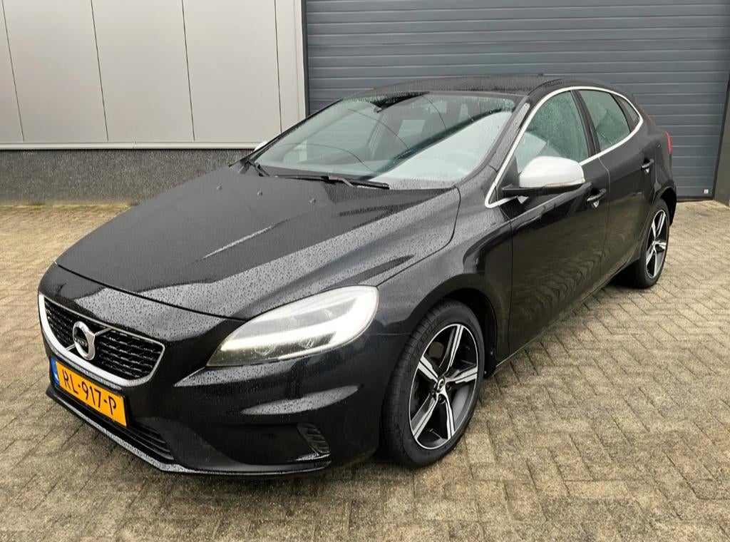 Volvo v40 R design 15.000 NAP, Auto's, Volvo, Voorwielaandrijving, Leder en Stof, Zwart, Skiluik