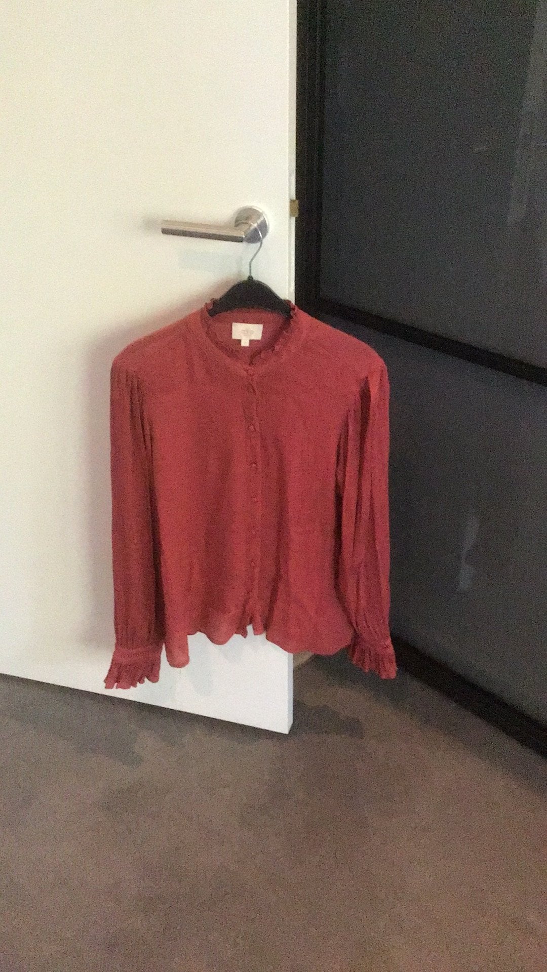 Mooie blouse van Aaiko, maat M in een warme rode kleur, Verzenden, Gedragen, Maat 38/40 (M), Overige kleuren