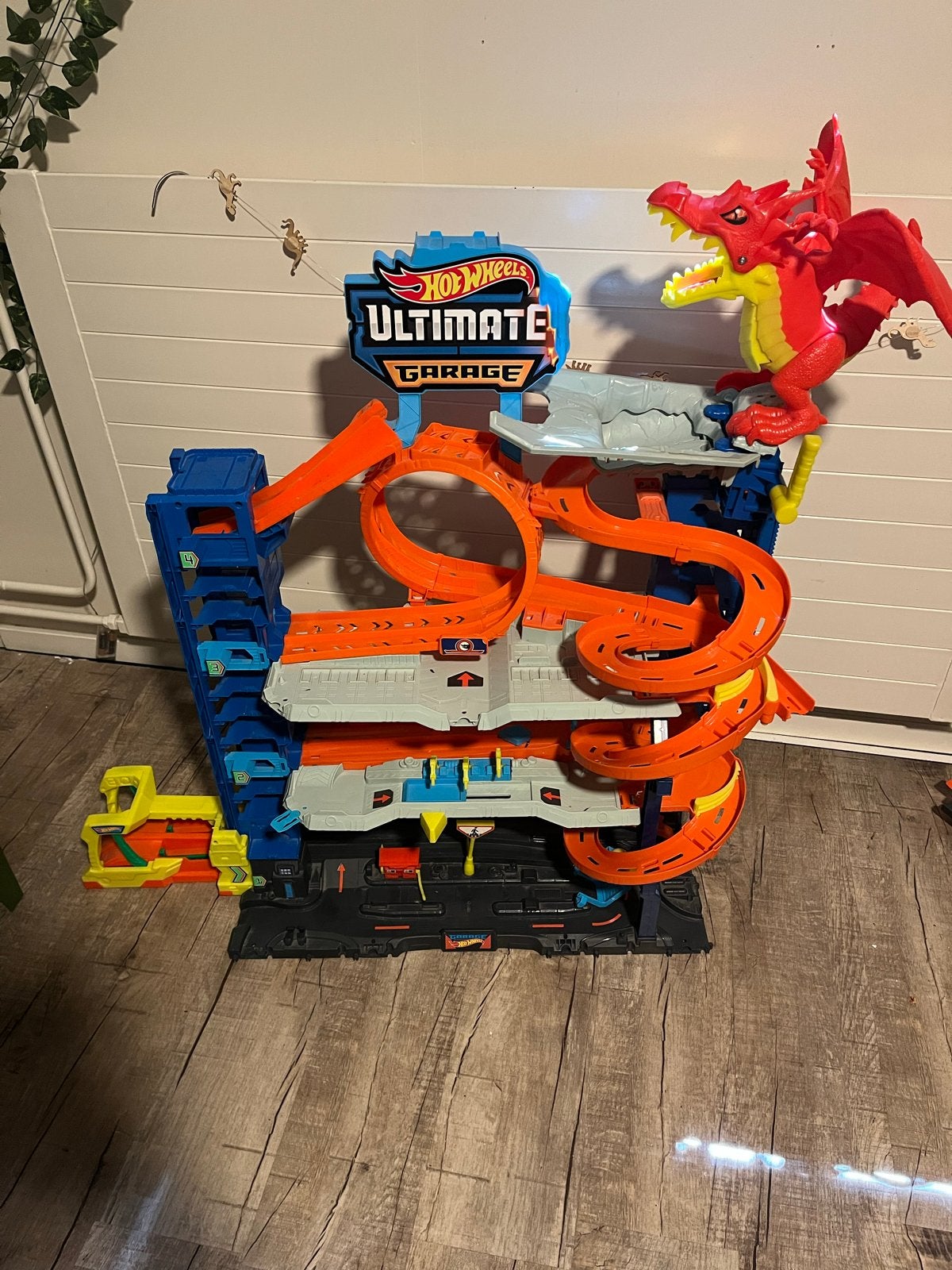 Hot Wheels Ultimate Garage met draak, Ophalen, Gebruikt