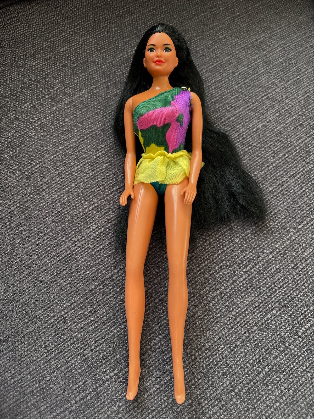 Vintage Hawaii Barbie pop met lange zwarte haren, Ophalen of Verzenden, Gebruikt, Barbie