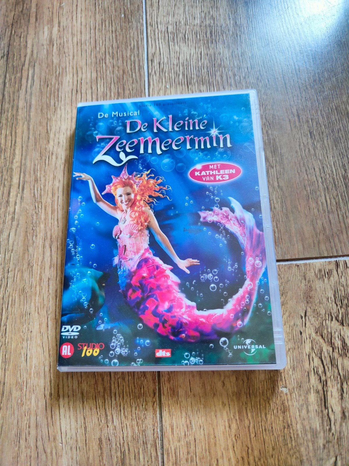 Dvd Studio 100 Presenteert de Kleine Zeemeermin de Musical, Alle leeftijden, Ophalen of Verzenden, Zo goed als nieuw