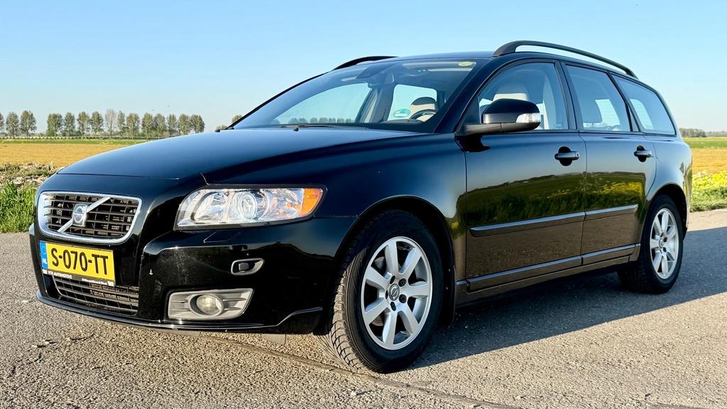 Volvo V50 2.0 146pk trekhaak dakspoiler en dakrail, 4 cilinders, Zwart, Stationwagon, Particulier