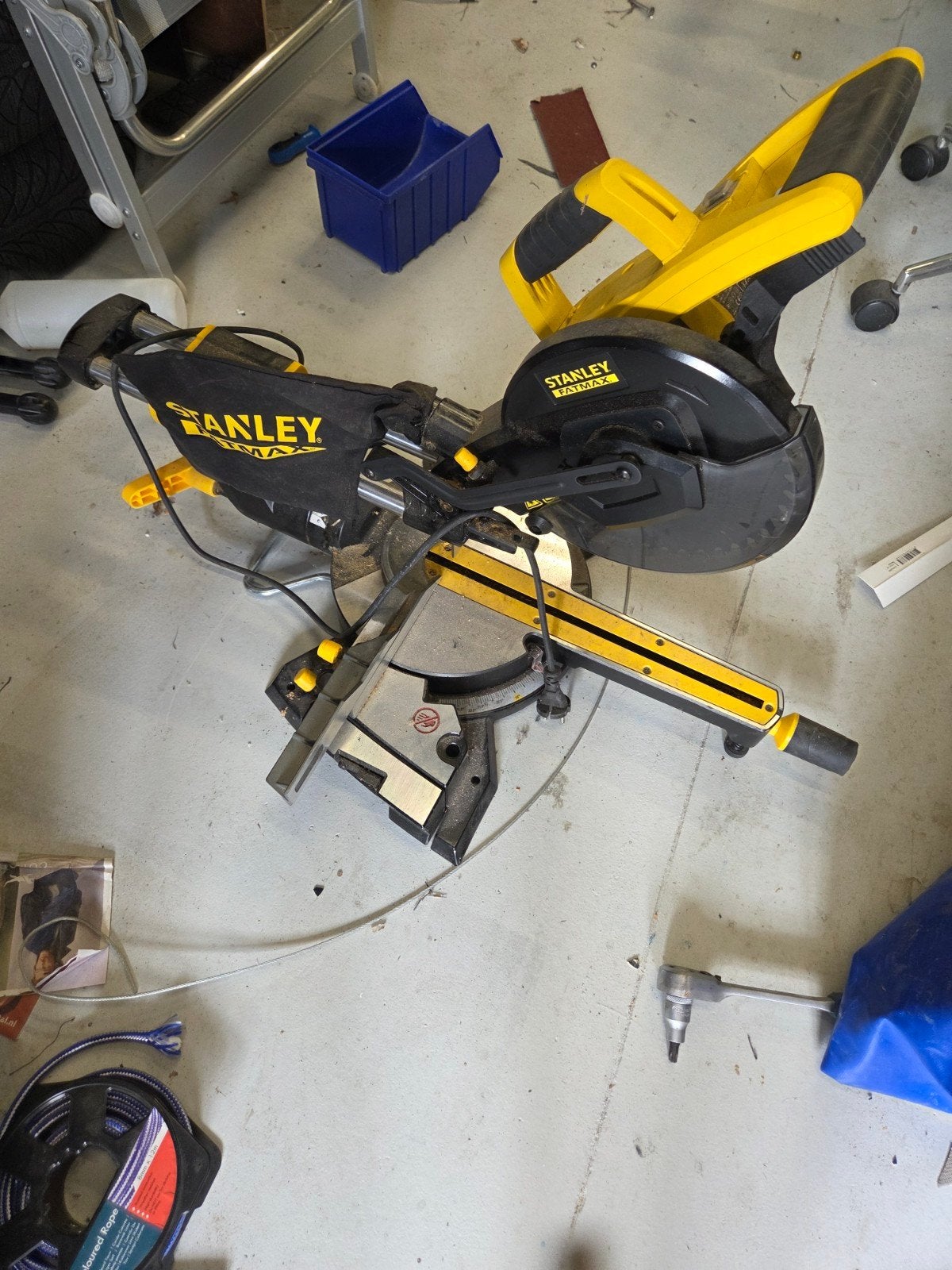 Stanley afkortmachine 1 keer gebruikt, Ophalen, 70 mm of meer, Zo goed als nieuw, Afkortzaag
