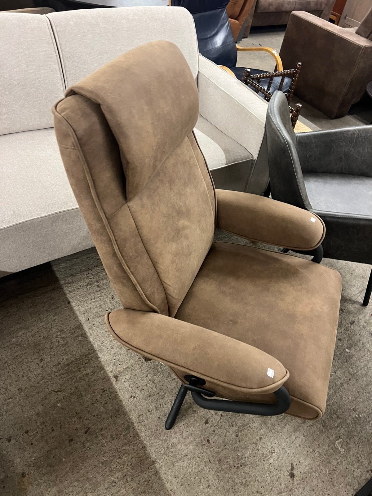 Taupe relaxfauteuil, Ophalen, ., 75 tot 100 cm, Zo goed als nieuw