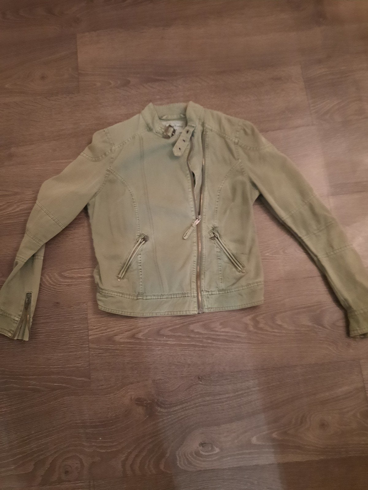 Stoer groen jasje met ritsen maat S € 10,00, Kleding | Dames, Jassen | Zomer, Ophalen of Verzenden, Maat 36 (S), Groen, Onbekend