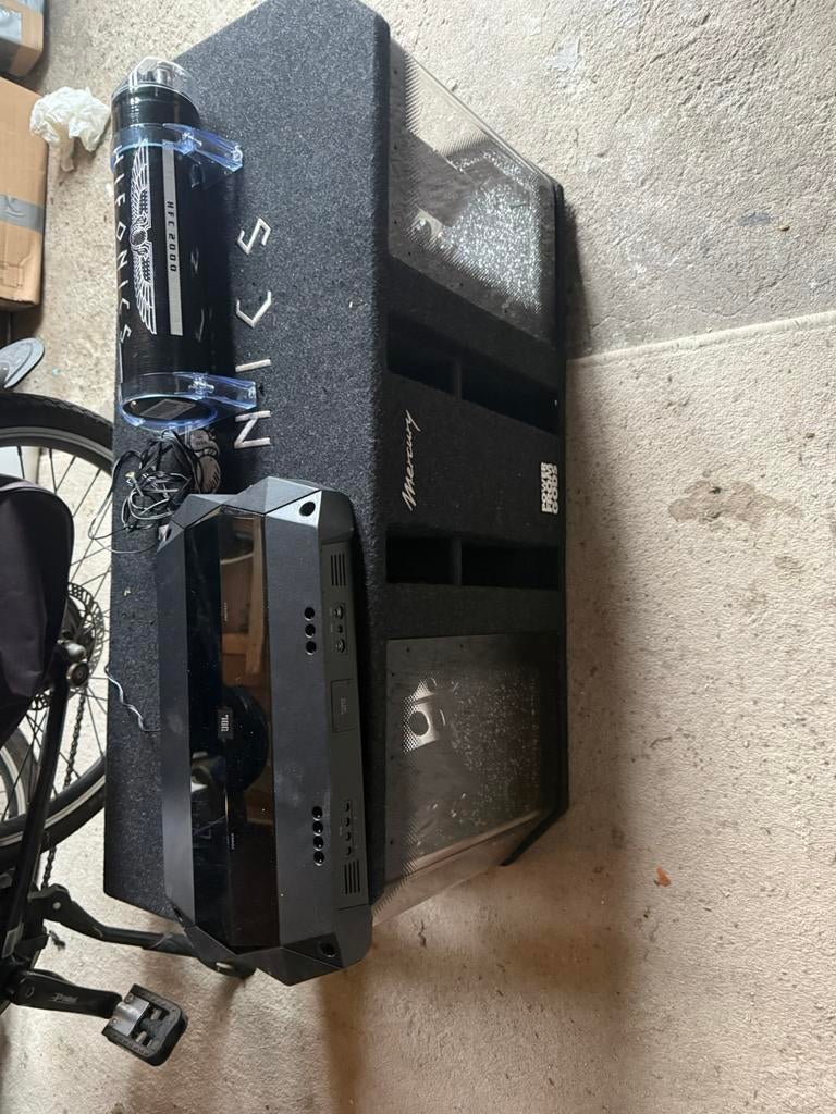 JBL versterker + subwoofer Mercury + Hifonics capacitor, Ophalen, Zo goed als nieuw
