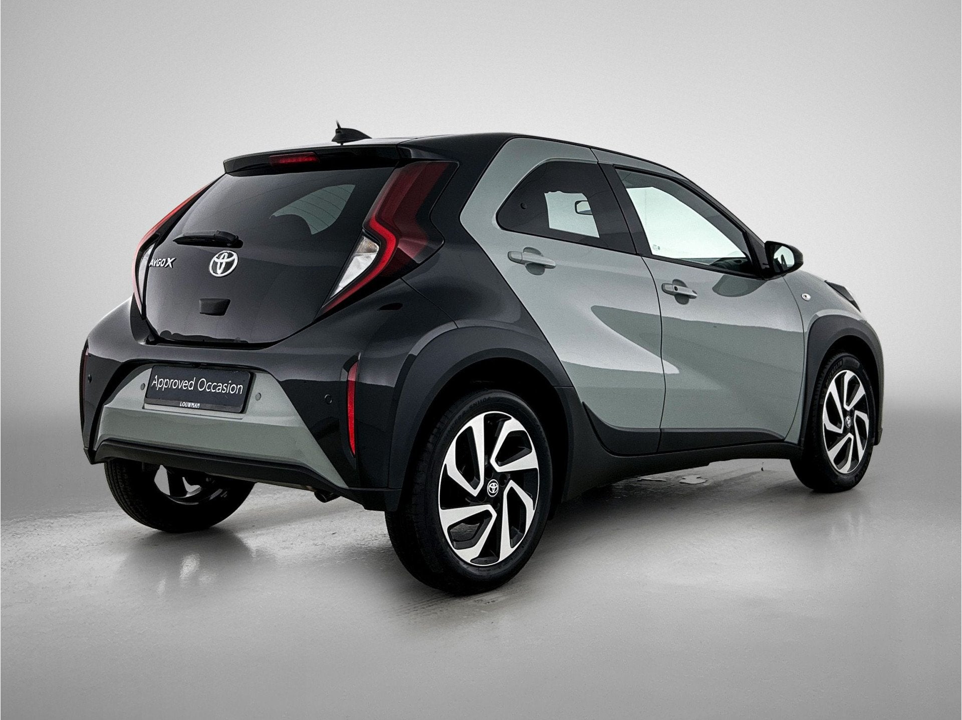 Toyota Aygo X 1.0 VVT-i S-CVT Pulse + | BTW Voertuig | Parke, 12 maanden, Stof, Gebruikt, Zwart