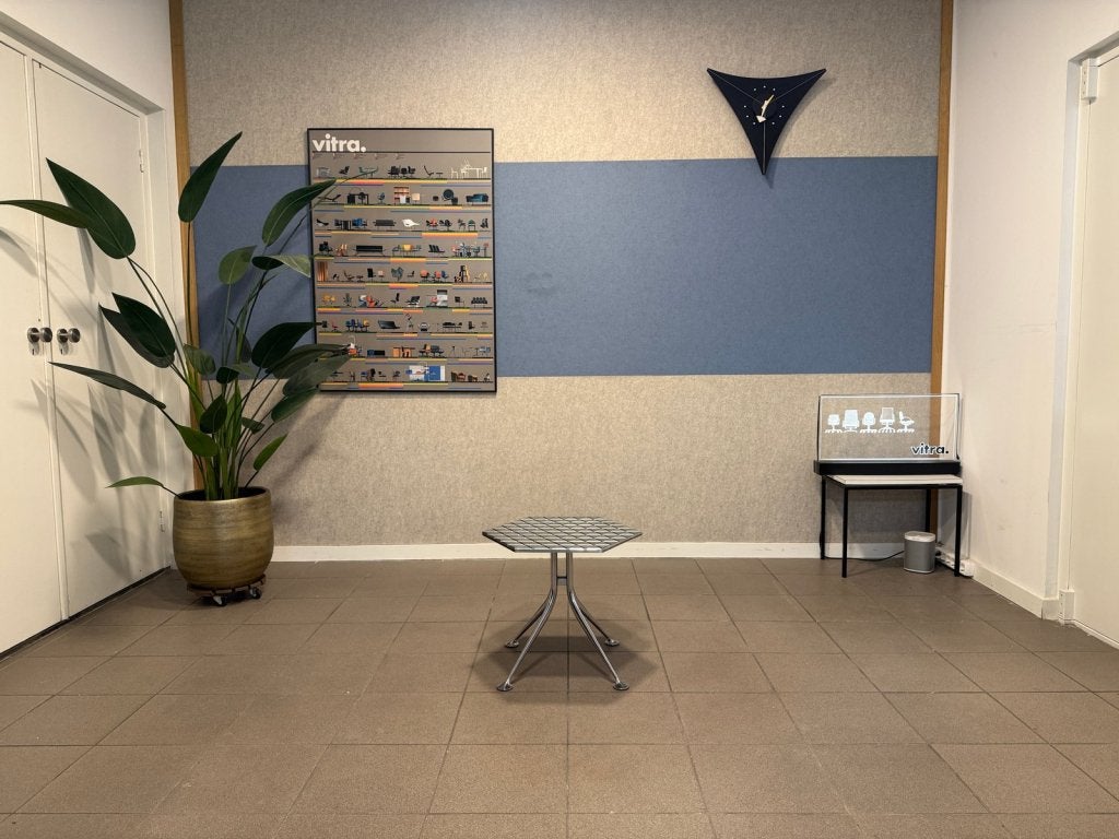 Vitra | Alexander Girard | Hexagonal Table | Aluminium | 1x, Vitra, Minder dan 45 cm, Minder dan 55 cm, Gebruikt
