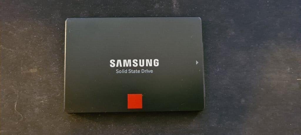 Samsung 860 PRO 2TB SATA SSD – uitstekende staat, Computers en Software, Intern, 2TB, Samsung 860 pro, Ophalen of Verzenden