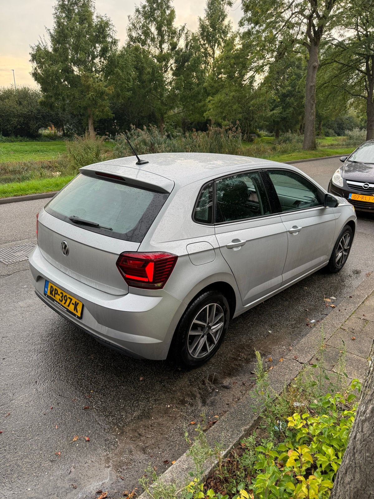 Volkswagen Polo 1.0 TSI 70KW 2018 Grijs/ Zit nieuwe APK op!, Auto's, Voorwielaandrijving, Dealer onderhouden, 40 €/maand, Adaptive Cruise Control