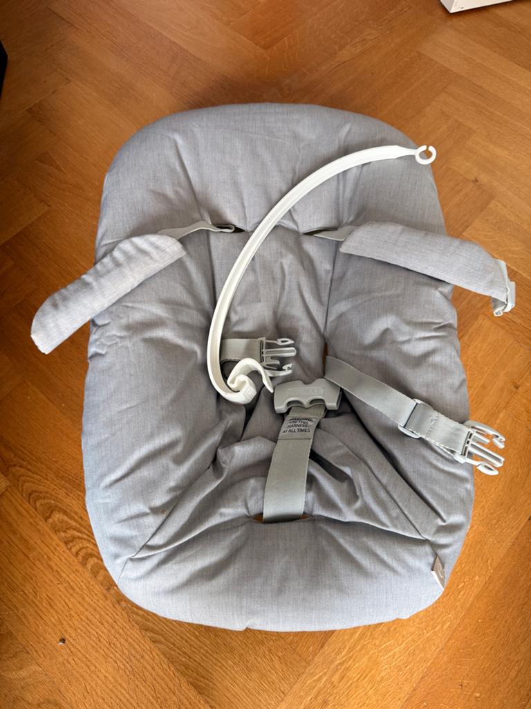 Stokke Tripp Trapp Newborn Set Grijs, Kinderen en Baby's, Kinderstoelen, Ophalen, Zo goed als nieuw, Overige typen, Gordel(s)