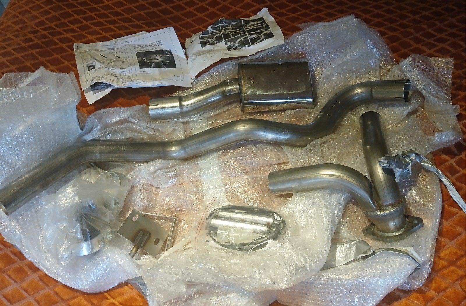 Nieuwe dubbele uitlaat voor Kia Sorento 2006>>, Ophalen, Nieuw, Kia