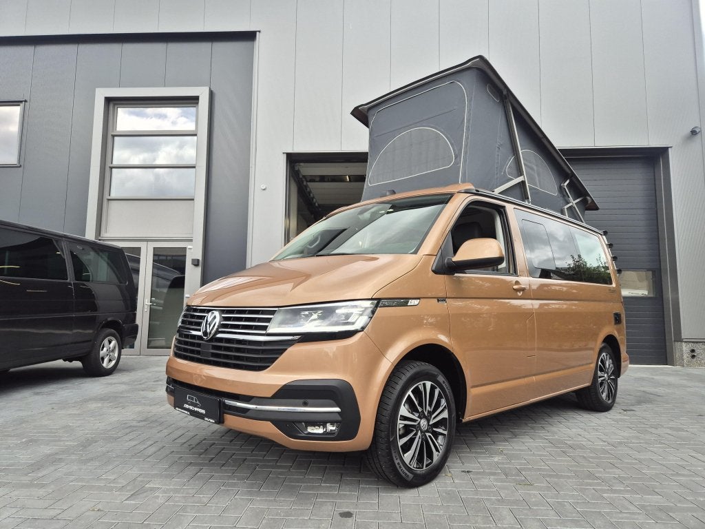 Vw T6.1 California Ocean DSG 49dkm 150pk 2022, Caravans en Kamperen, Automaat, Koelkast, Buscamper of Camperbus, Volkswagen