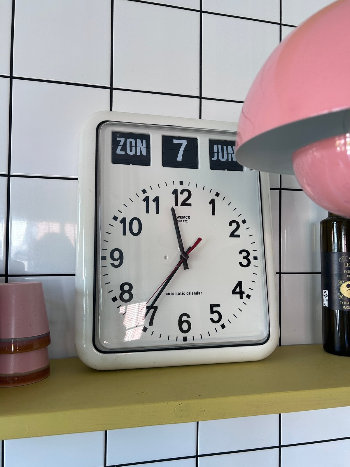 Vintage Wemco wandklok met automatische kalender, Ophalen of Verzenden, Gebruikt, Wandklok