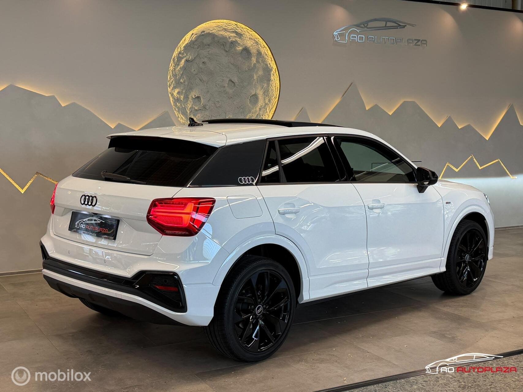 Audi Q2 35 TFSI S-line Panorama/Virtual/Sonos/Matrix/Trekhaa, 4 cilinders, Wit, Leder, Bedrijf