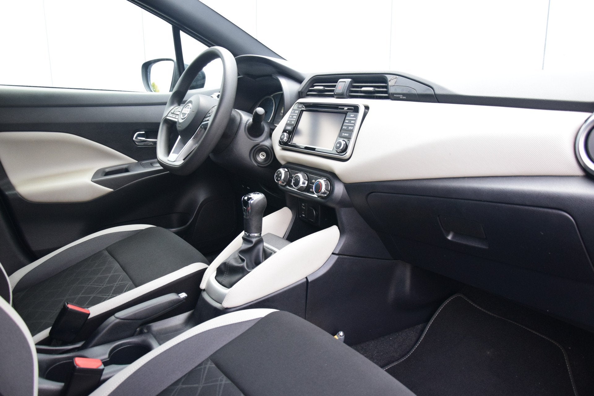 Nissan Micra 0.9 IG-T N-Connecta Navi/Camera/Dab Priv/Glass, Voorwielaandrijving, 898 cc, Stof, Euro 6