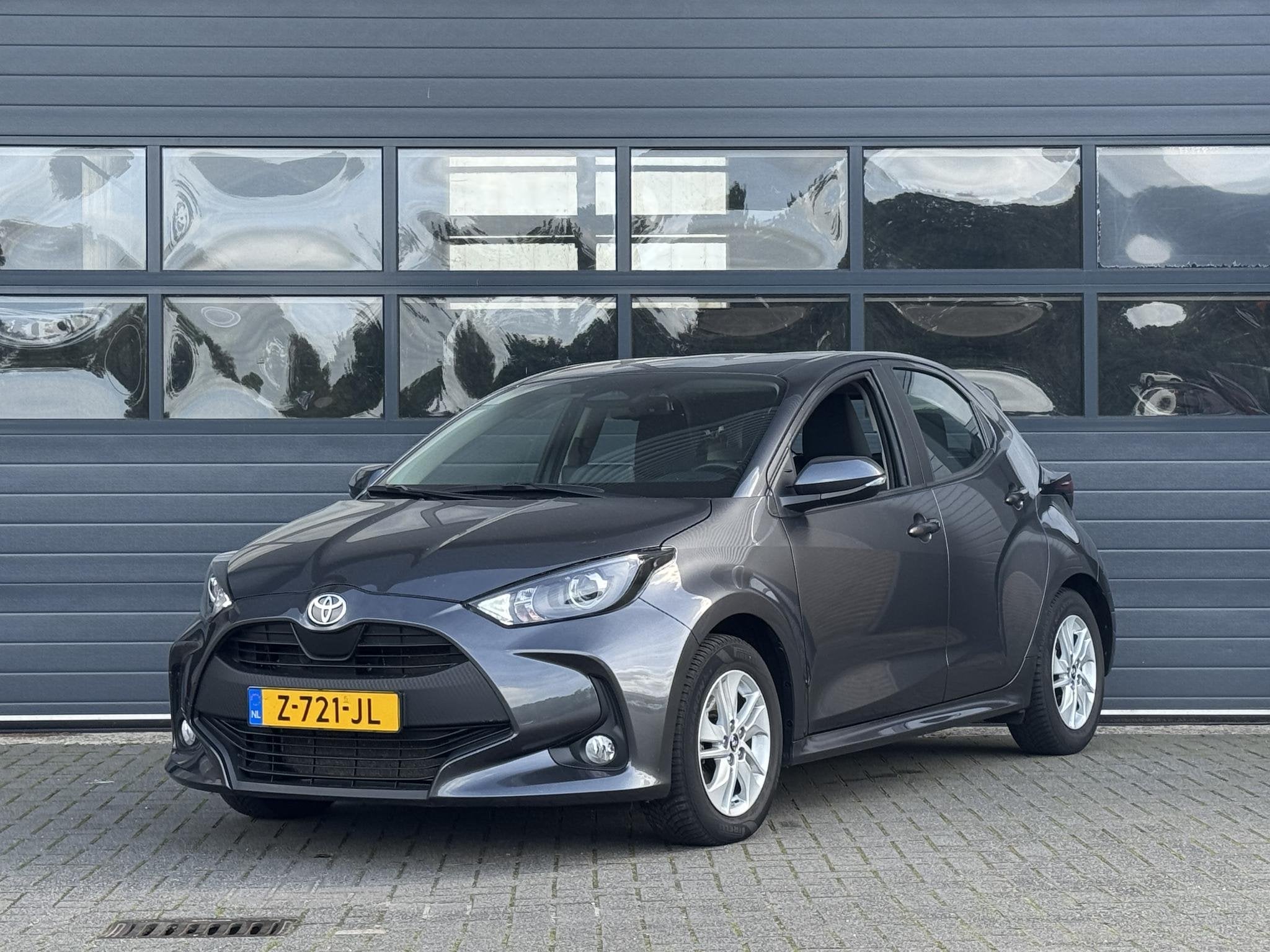 TOYOTA YARIS 1.5 HYBRID 115 ACTIVE I AUTOMAAT I APPLE CARPLA, Auto's, Gebruikt, Met garantie (alle), 49 €/maand, Bedrijf