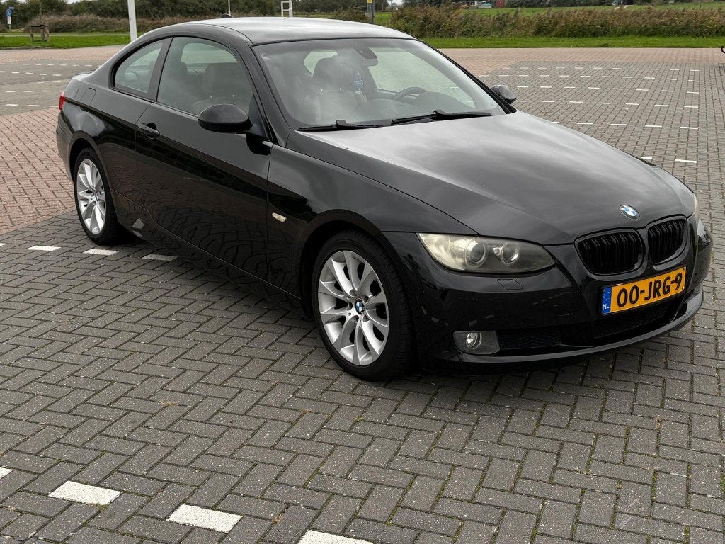 BMW 3-Serie 2.0 I 320 Coupe AUT 2009 Zwart, Auto's, Automaat, 1995 cc, 4 cilinders, 4 stoelen